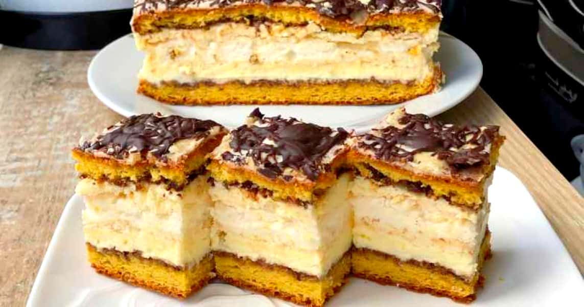 Смачний авторський рецепт – дуже ніжний та повітряний пляцок з апельсиновим кремом і безе