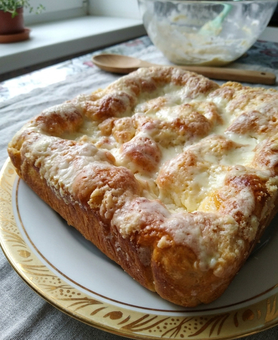 Той самий знаменитий цукровий пиріг по-французьки! Дуже ніжна, м’яка випічка зі смачною скоринкою