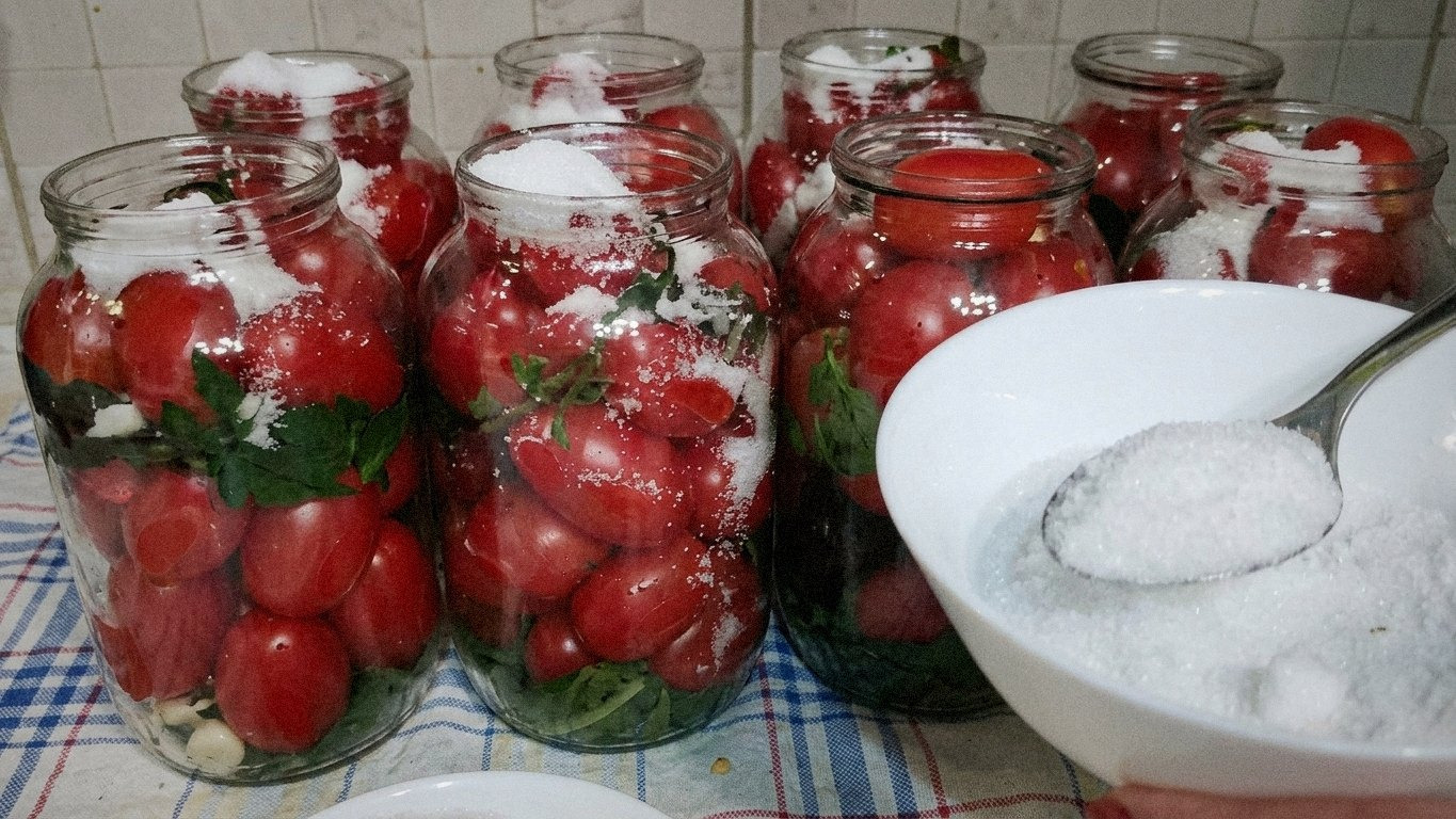 перевернена банка на столі, накрита ковдрою